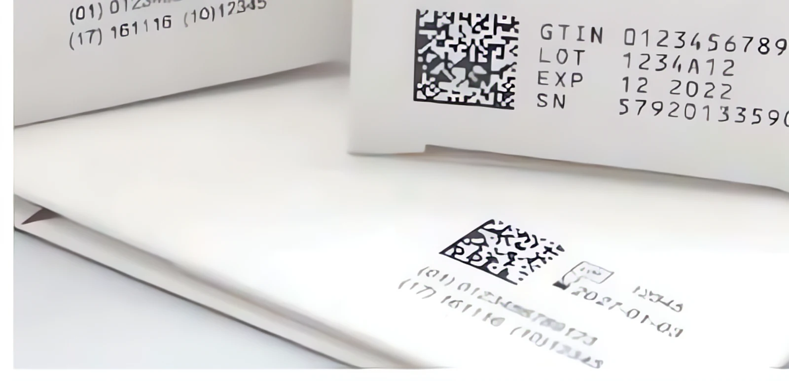 2D code and text on paper boxes